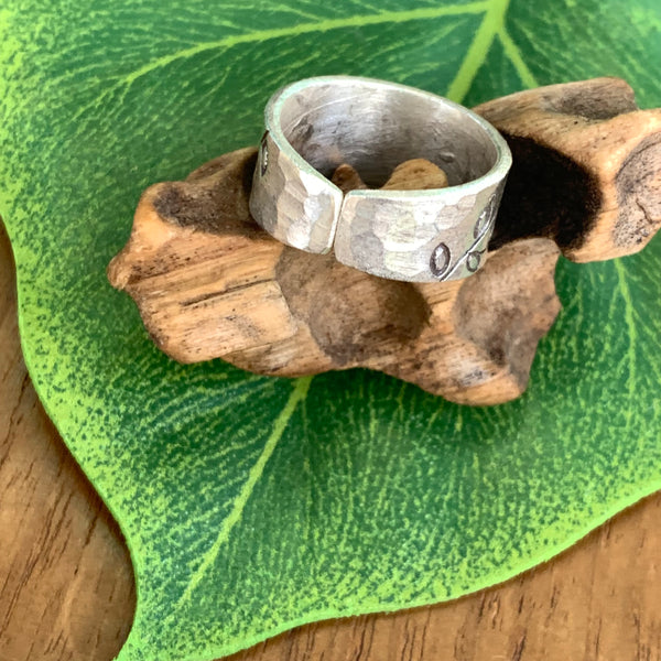 Old tribal silver 花鳥カービングバングル 純銀苗族 伝統工芸品 Old tribal silver 花鳥カービングバングル 純銀苗族 伝統工芸品
